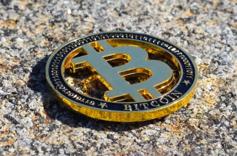 Web3钱包下载量突破500万！欧意交易所新版App集成跨链桥与社交交易